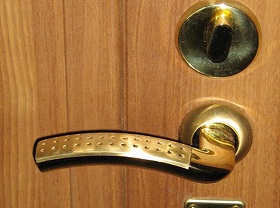 Замена дверной ручки входной двери в Симферополе