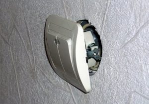 Замена выключателя света в квартире в Симферополе