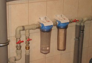 Установка проточного фильтра для воды в Симферополе